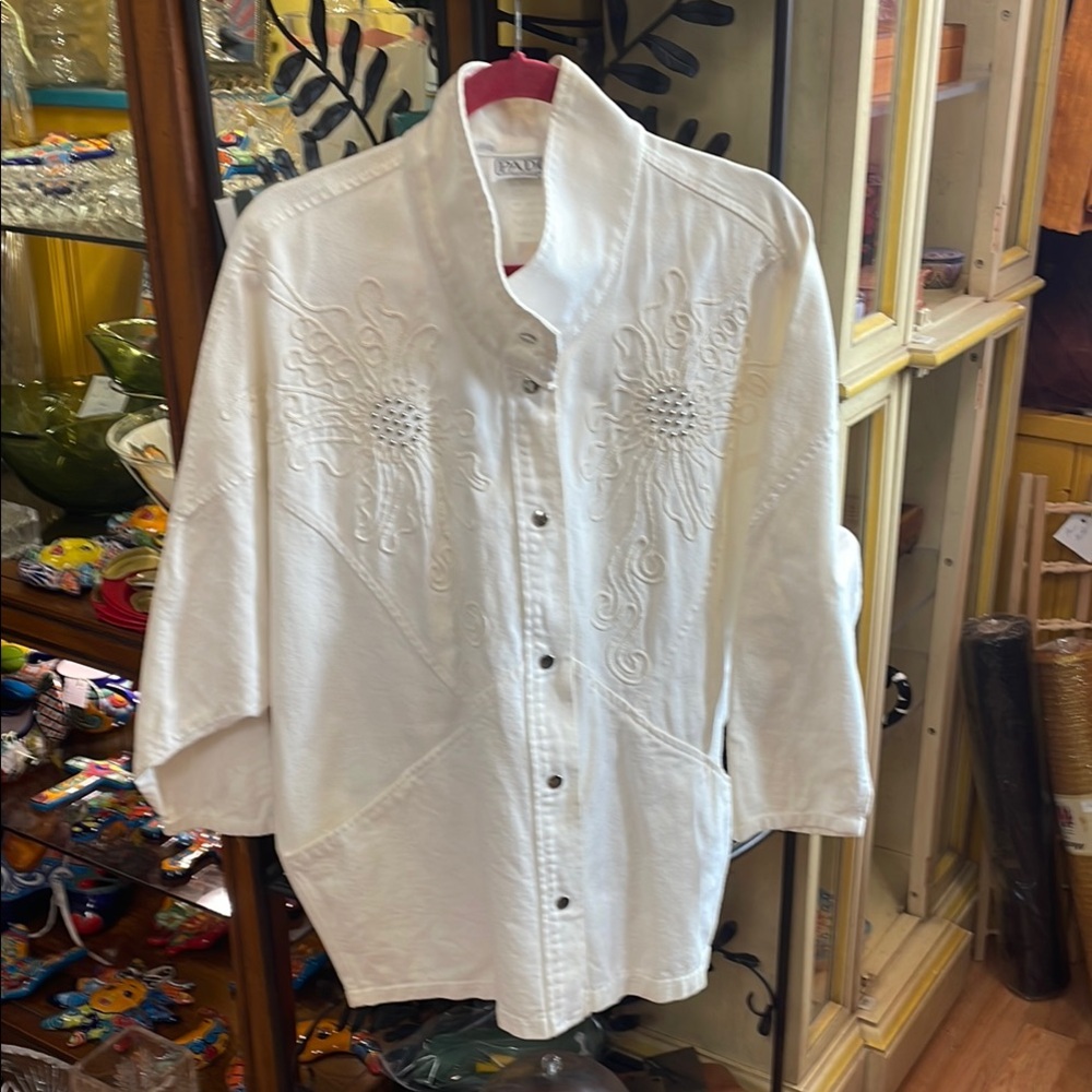 PADO California vintage White denim Jacket- dolman sleeves perfect condition
